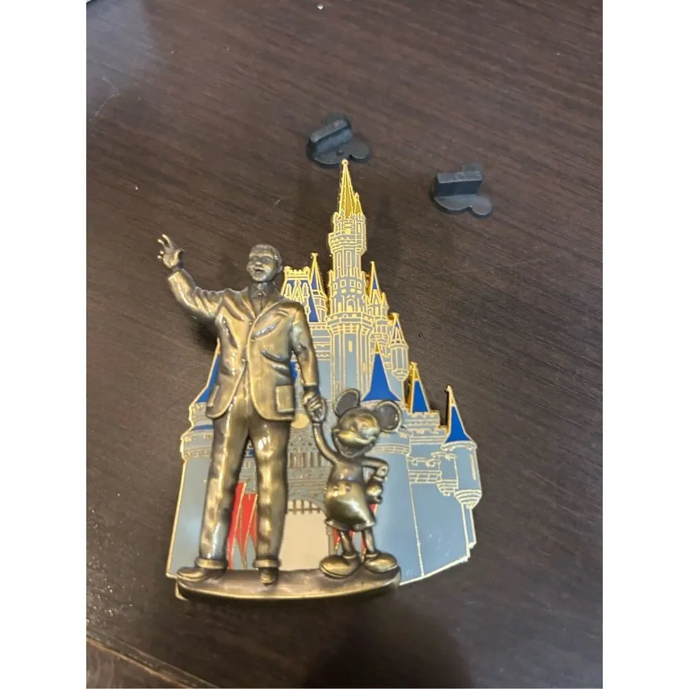 Official Disney Trading Pin Partners Statue Walt & Mickey Mouse Castle 3D 2005